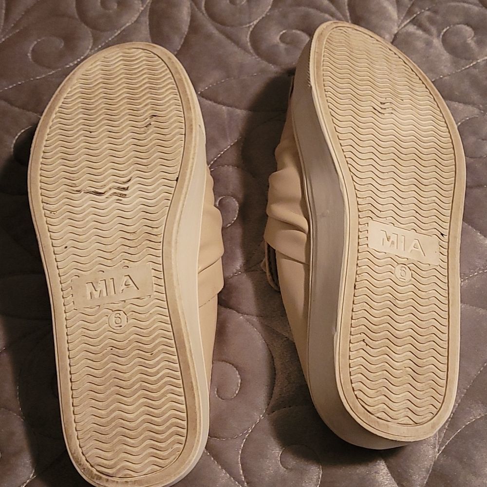 MIA SHOES - Picture 4 of 6